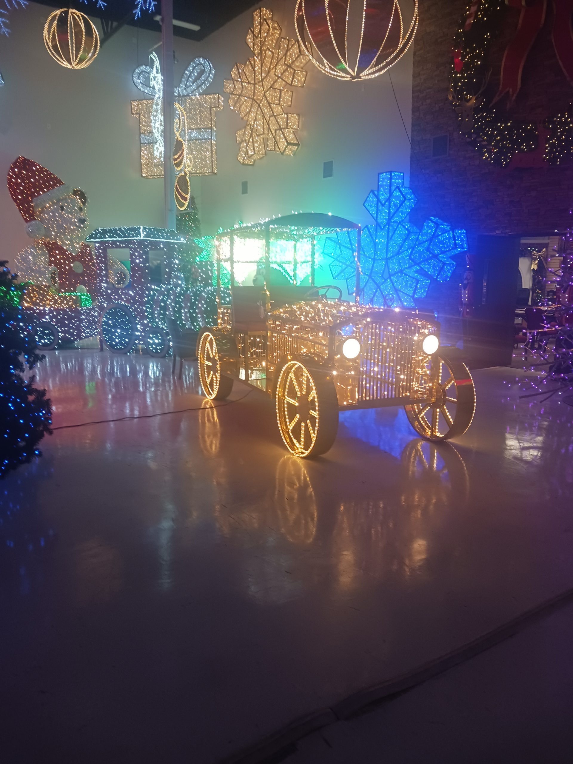 Holiday décor_outdoor_christmas_decorations_lewisville_tx out door led christmas tree frisco tx